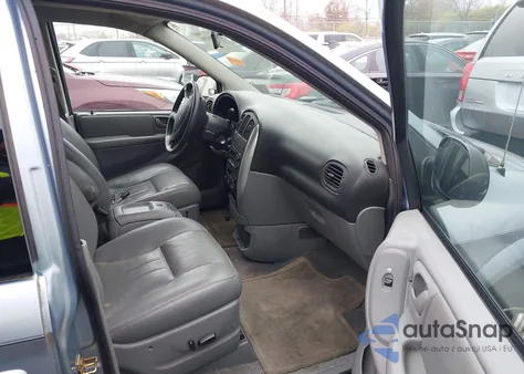 2005 Chrysler Town & Country Touring from USA, damaged, VIN 2C8GP54L95R429693